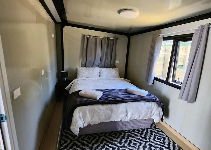 Cute Stand Alone 2 Bedroom New Unit *