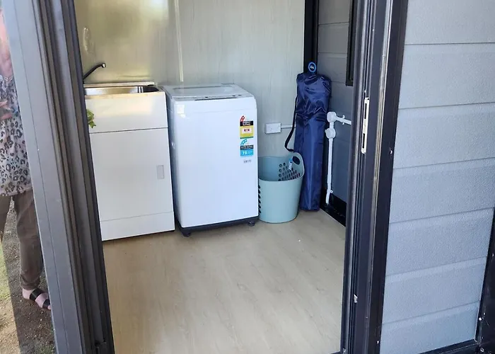 Cute Stand Alone 2 Bedroom New Unit *