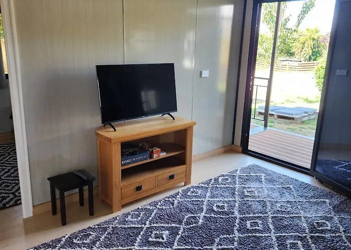 Appartement Cute Stand Alone 2 Bedroom New Unit *